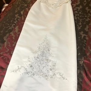 Beautiful never been worn wedding dress size 12